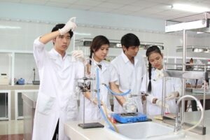 Lý do chọn ngành Dược để theo học Lý do chọn ngành Dược để theo học