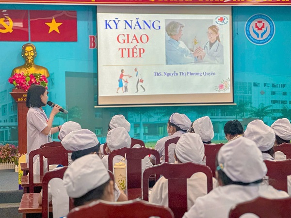 Sinh viên ngành Y học cổ truyền Trường Cao đẳng Y khoa Phạm Ngọc Thạch